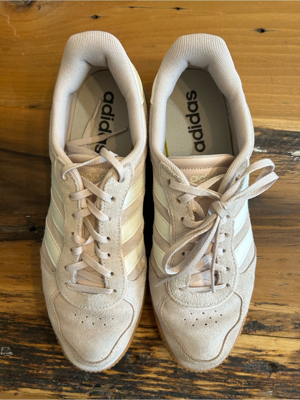 Adidas Breaknet Sleek Women’s Gum Sole sneaker size 10